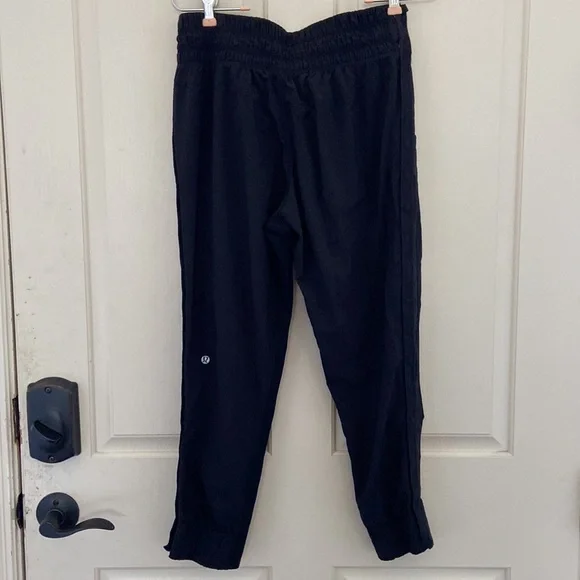 Lululemon Dance Studio Capri Joggers - Picture 4 of 8